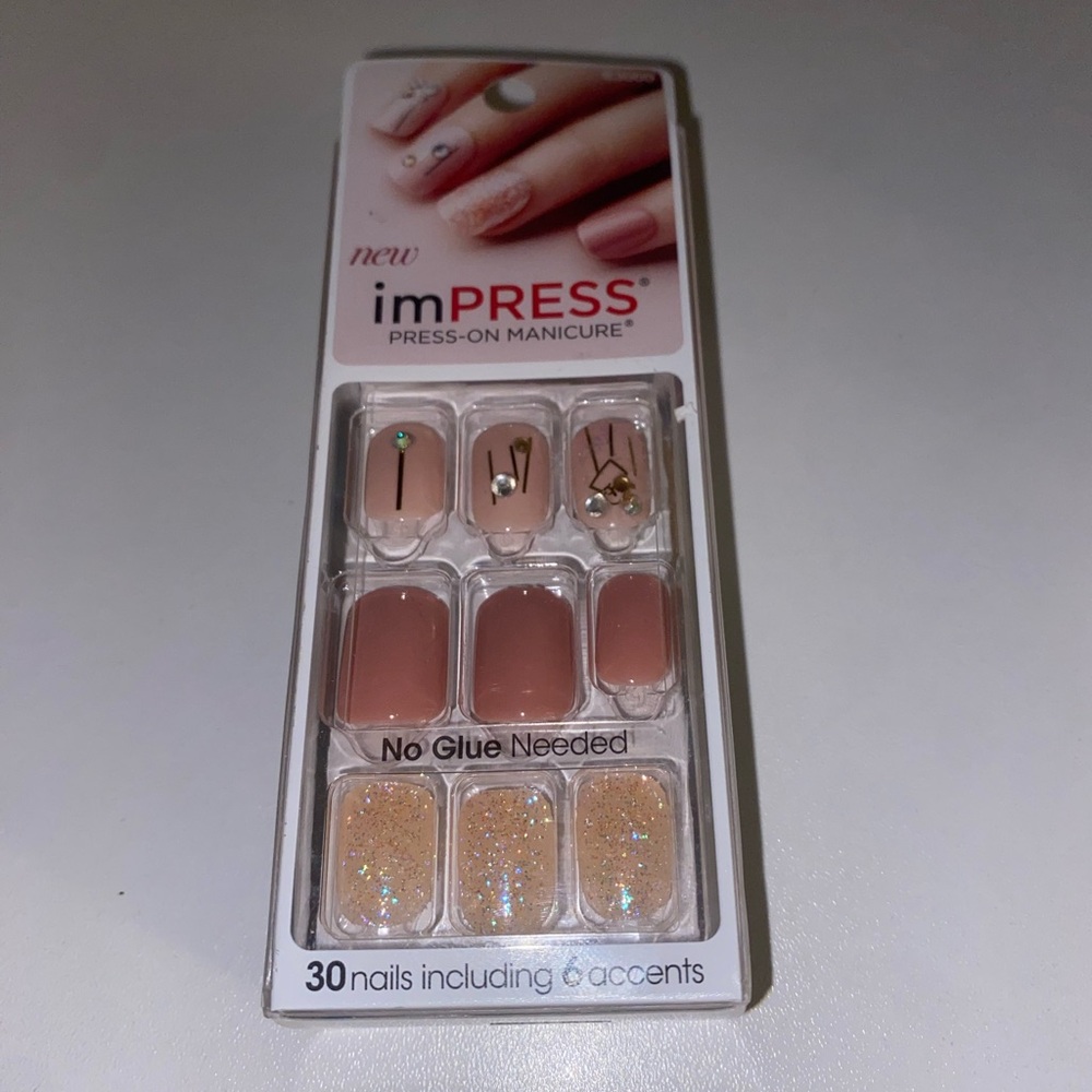 imPRESS Nude and Glitter Press-On Manicure